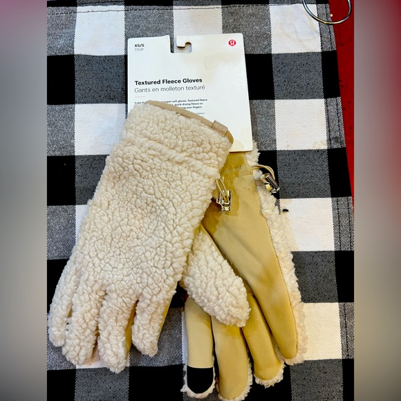 lululemon athletica Accessories - Lululemon sherpa gloves small